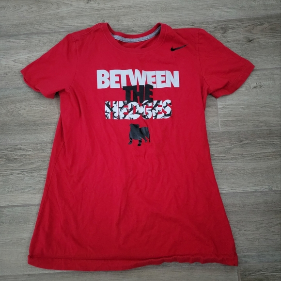 University Of Georgia Bulldogs Nike DriFit NCAA Between The Hedges TShirt Kids L - Picture 1 of 15